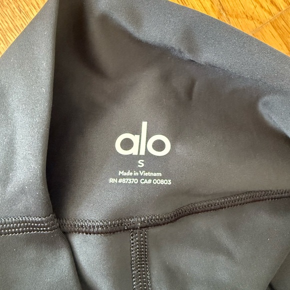 ALO Yoga High-Waist Airlift Legging - Black - Picture 4 of 4